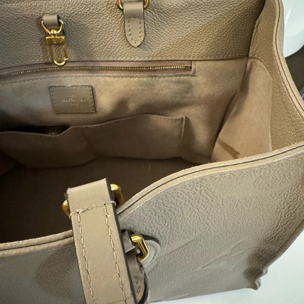 Louis Vuitton Taupe Embossed Onthego Tote - Picture 7 of 10